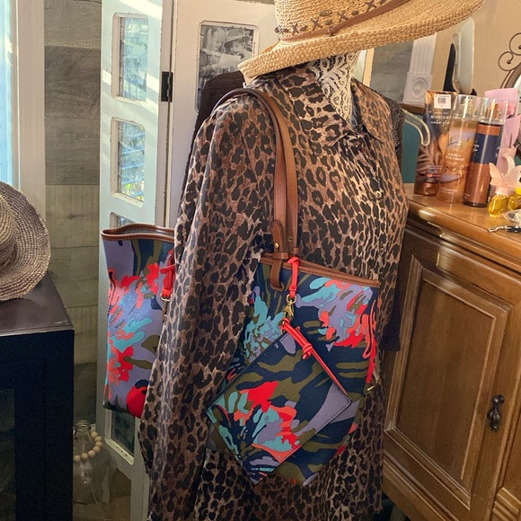 NWOT~2 PC.~FOSSIL Rachel multi~color Coated Canvas with Leather Trim and Straps - Picture 4 of 13